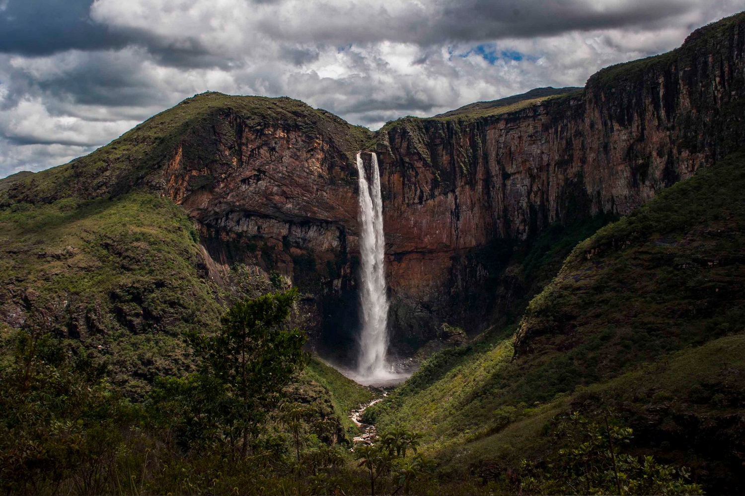 Cachoeira do Tabuleiro: A Maior Queda d'Água de Minas Gerais