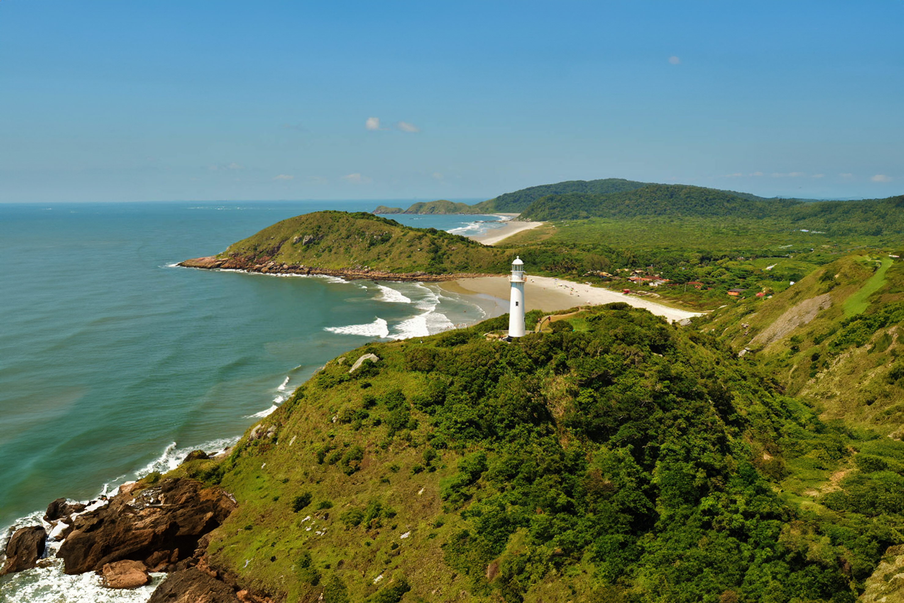 Explorando a Ilha do Mel: Roteiro Completo para um Dia de Aventura