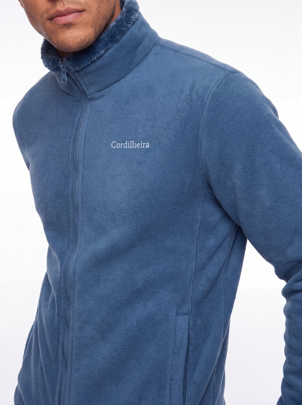 Modelo inclinada usando Fleece Cordilheira Coats da Marca Cordilheira, Roupa com Boa modelagem e conforto Confiável para rotina e inverno.