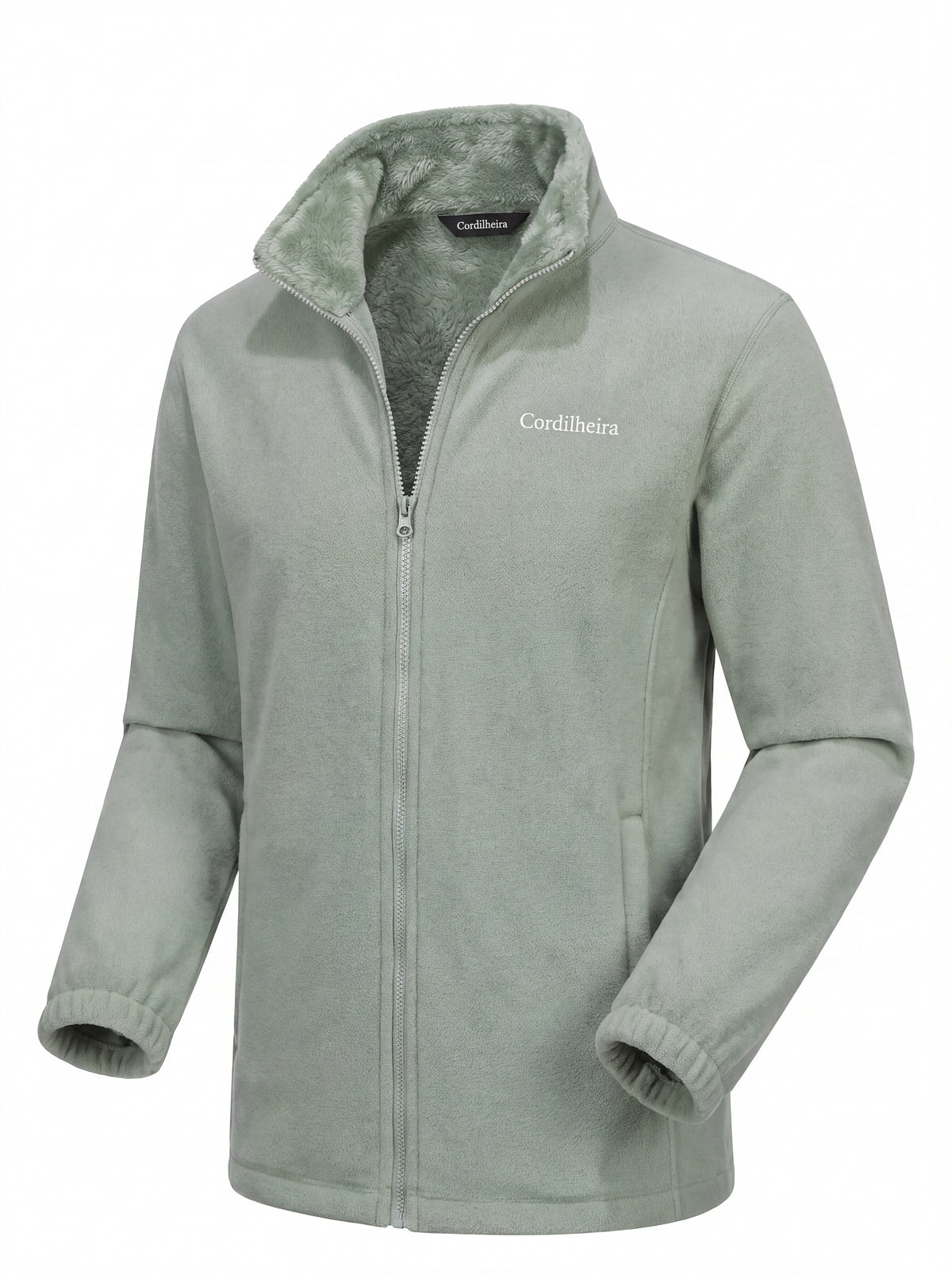 Modelo em pose idêntica usando Fleece Cordilheira Coats da Marca Cordilheira, Roupa de Boa resistência e acabamento Confiável.