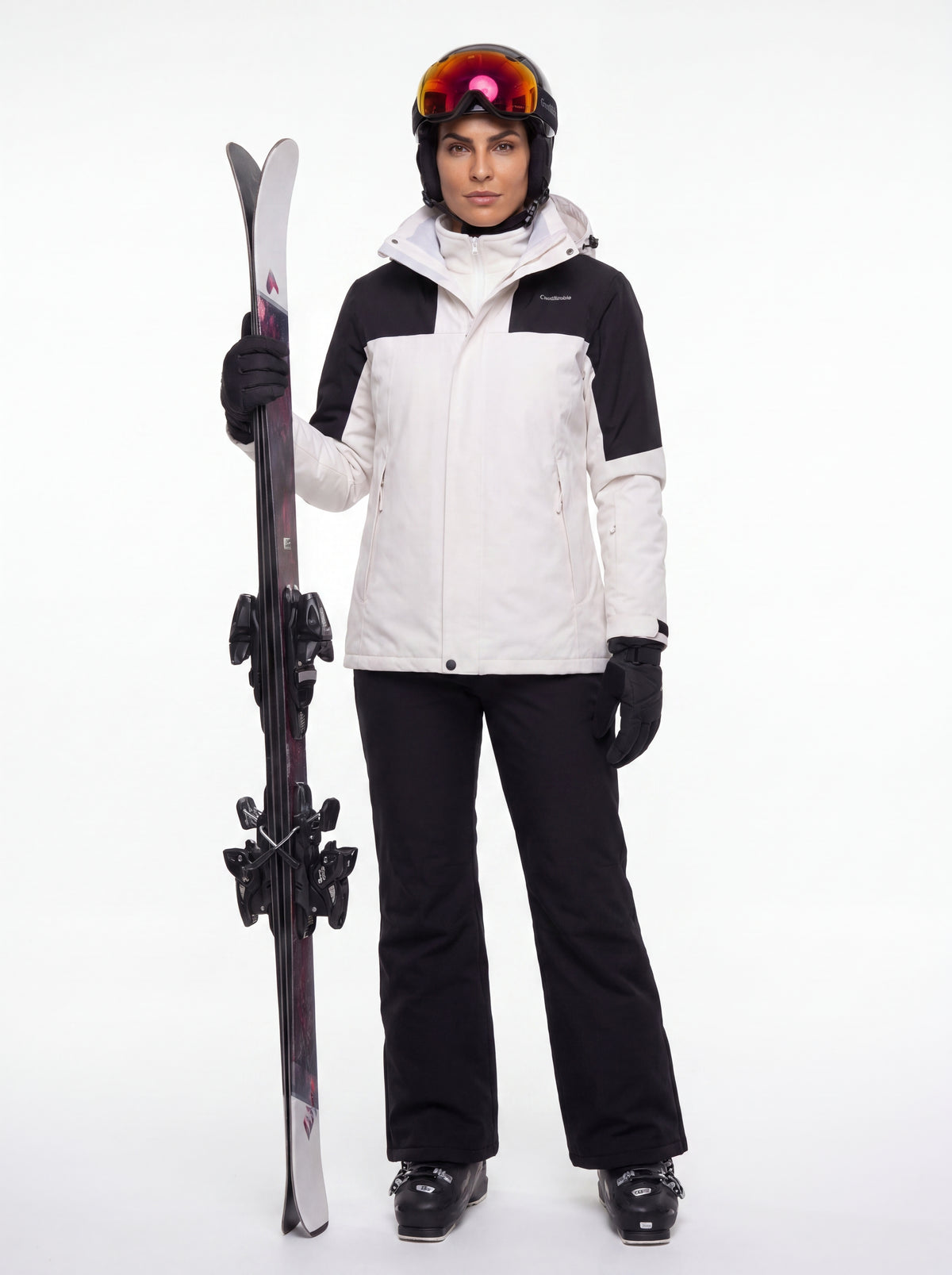Modelo posando em fundo branco com Jaqueta 3 em 1 Cordilheira Outlander, Roupa da Marca Cordilheira com Boa qualidade e visual Confiável.