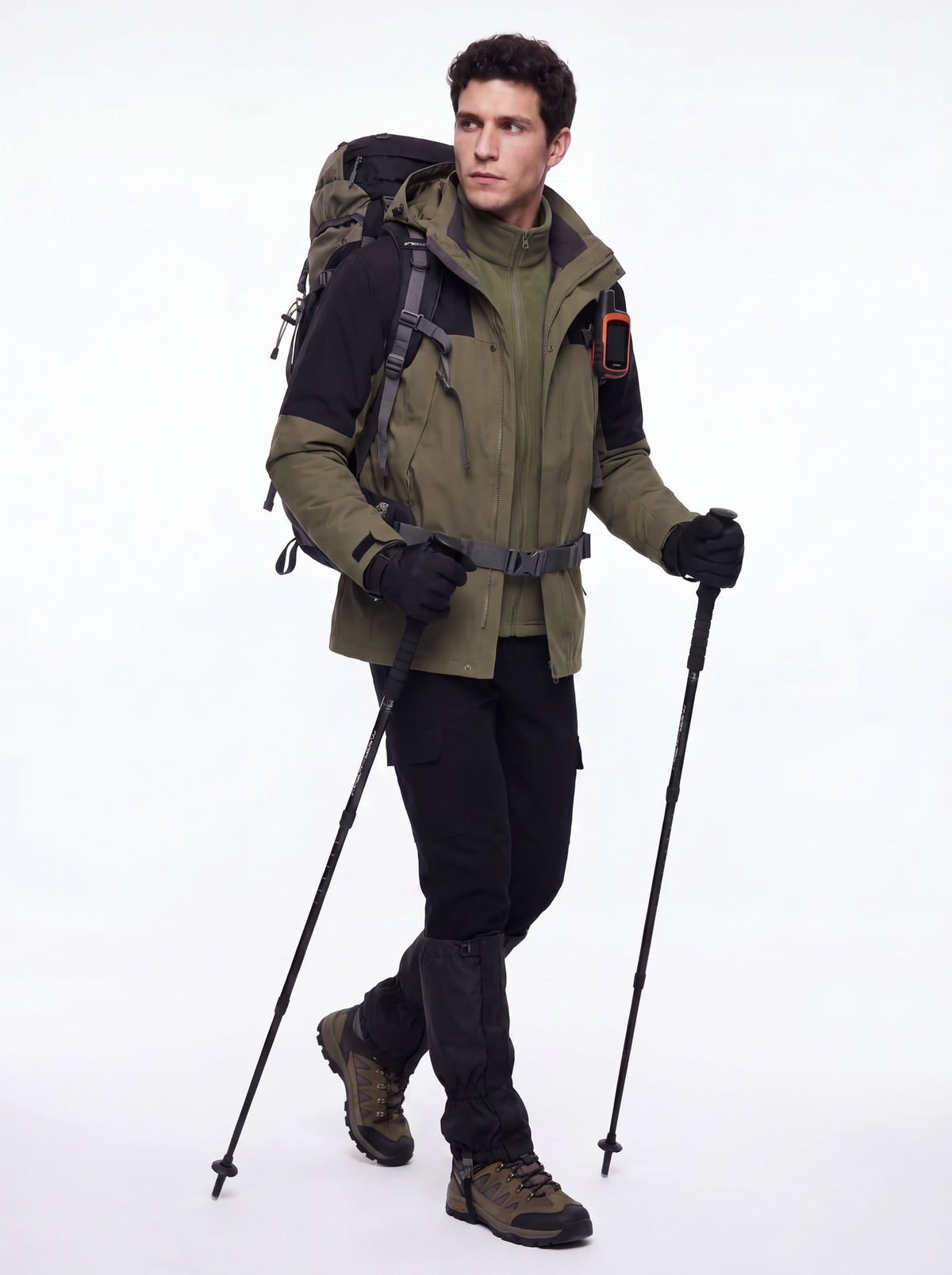 Modelo em pose séria com Jaqueta 3 em 1 Cordilheira Outlander, Roupa da Marca Cordilheira com Boa qualidade e visual Confiável para produto.