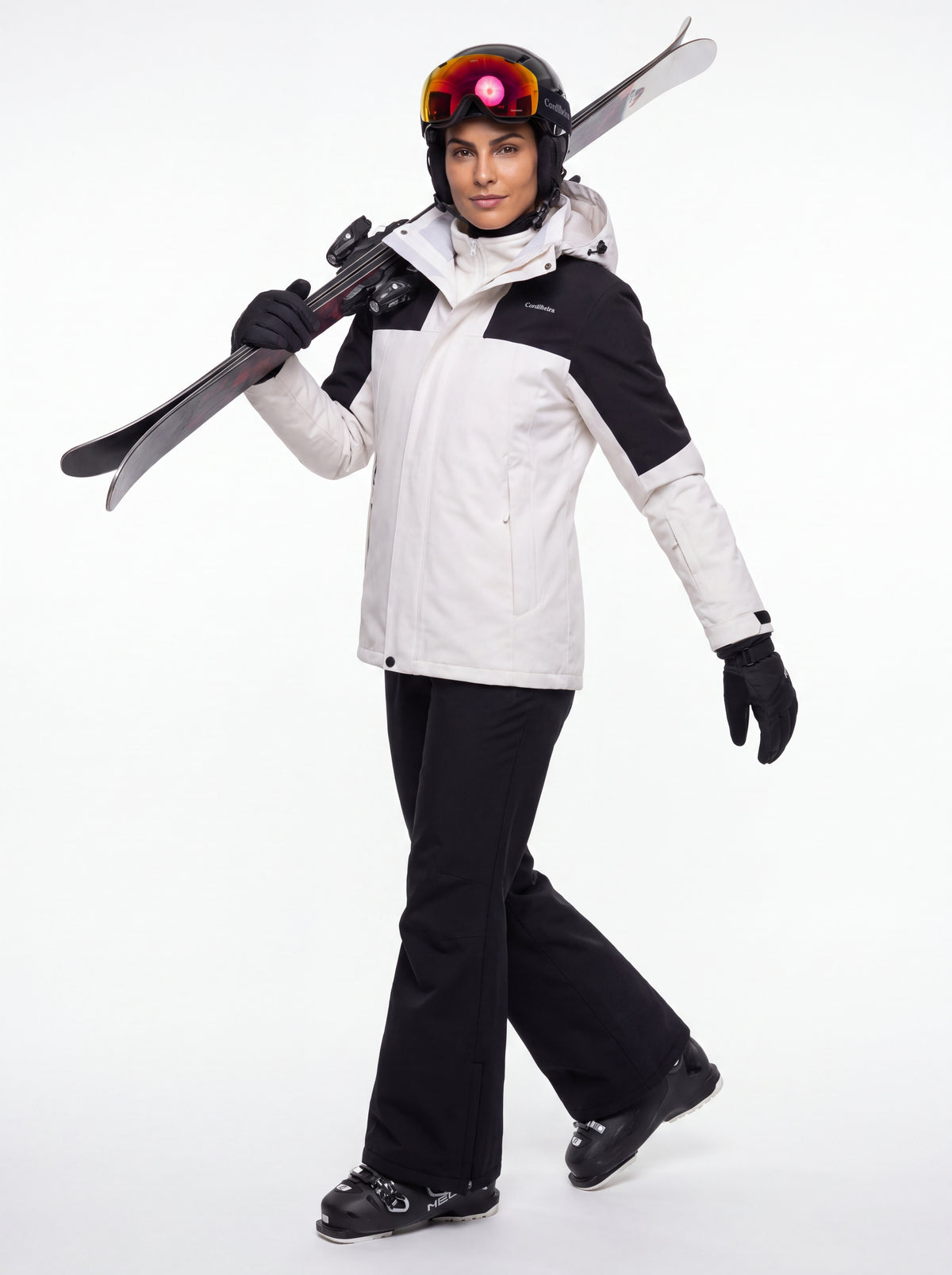Modelo usando equipamento de ski com Jaqueta 3 em 1 Cordilheira Outlander, Roupa da Marca Cordilheira com Boa proteção e desempenho Confiável para neve.