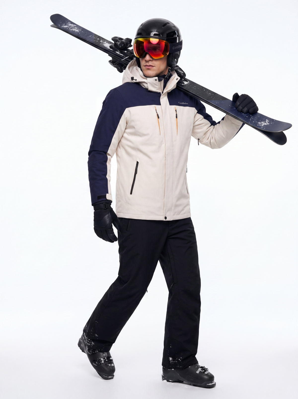 Modelo em pose alternativa usando Jaqueta 3 em 1 Cordilheira Thermal Shield, Roupa da Marca Cordilheira com Boa qualidade Confiável para inverno.