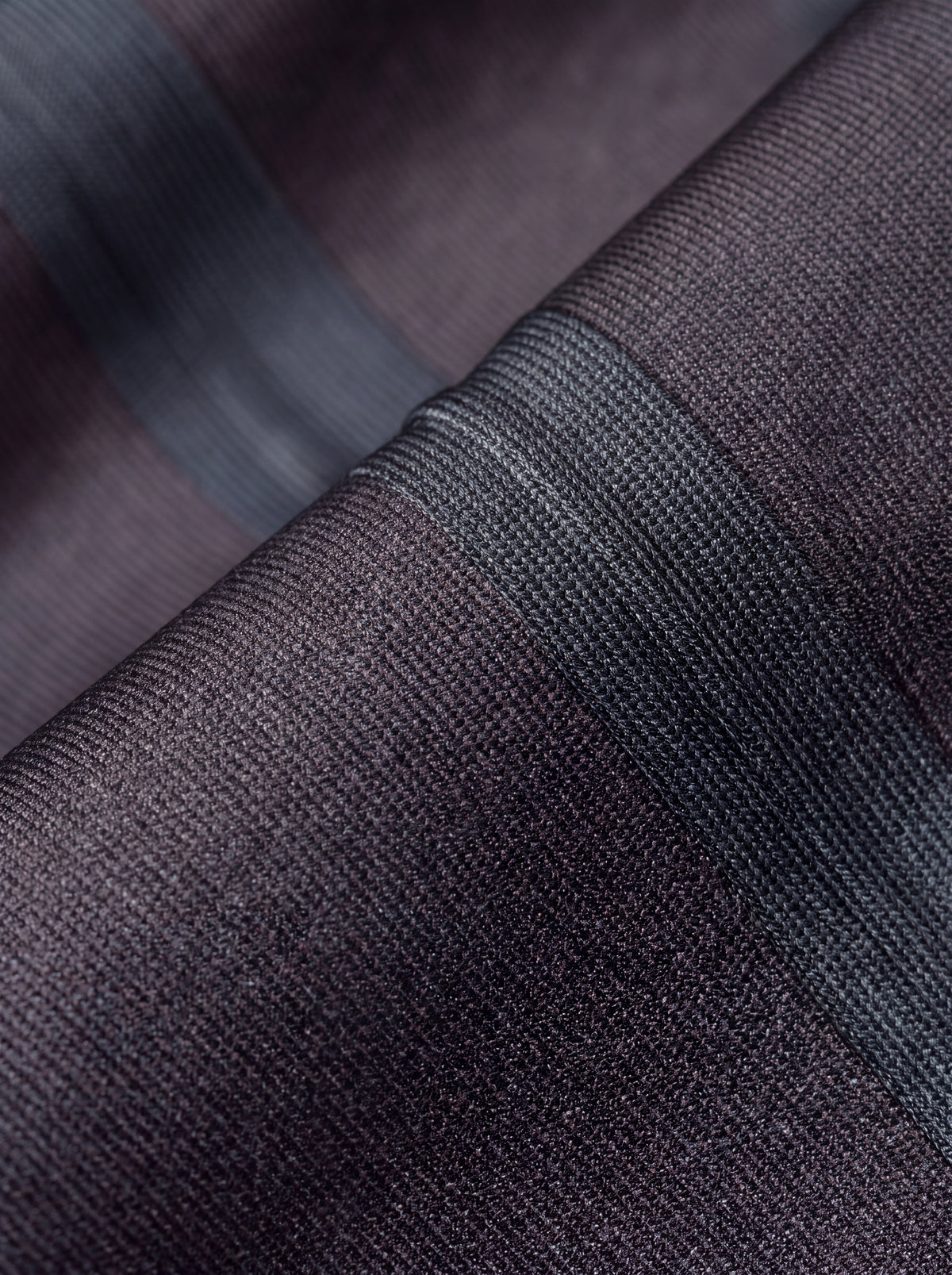 Detalhe de acabamento da Jaqueta Anorak Cordilheira Defletor Masculina, Roupa da Marca Cordilheira com Boa qualidade, resistência e proteção impermeável Confiável para outdoor.
