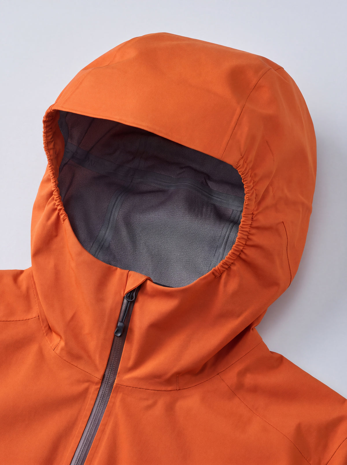 Ensaio profissional da Jaqueta Anorak Cordilheira Defletor Masculina, Roupa da Marca Cordilheira com Boa qualidade, resistência e proteção Confiável para atividades outdoor.