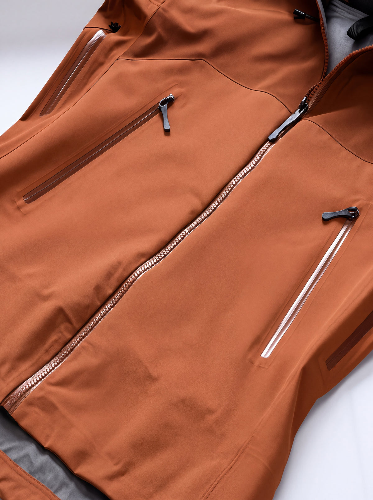 Detalhe da Jaqueta Anorak Cordilheira Heavy Storm Masculina, Roupa da Marca Cordilheira com Boa qualidade, resistência e acabamento Confiável para frio e esportes ao ar livre.