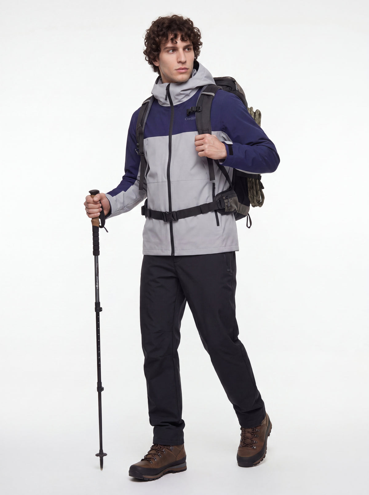 Modelo usando Jaqueta Cordilheira Boreal Impermeável em campanha hiking, Roupa da Marca Cordilheira com Boa qualidade e resistência Confiável.