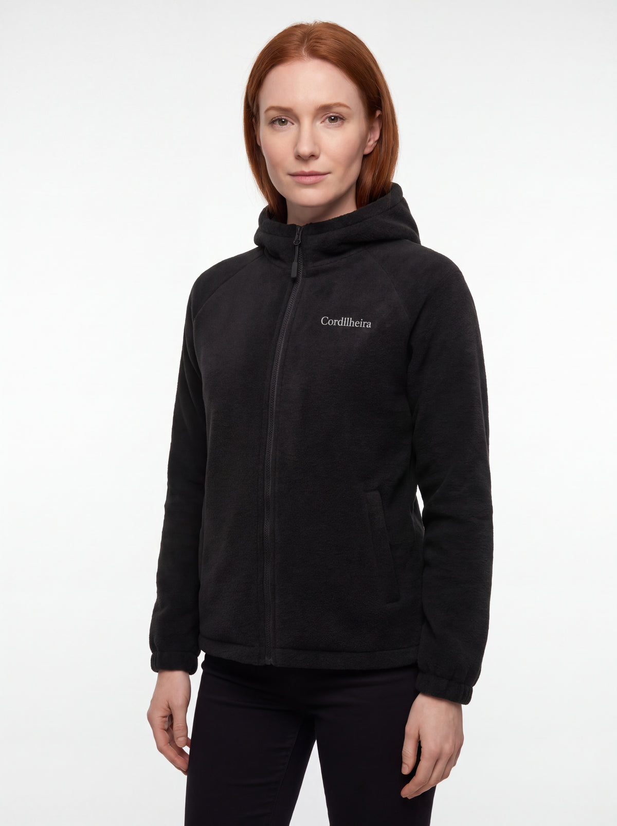 Modelo usando Jaqueta Cordilheira Fleece Hooded Feminina, Roupa da Marca Cordilheira com Boa resistência, qualidade e conforto Confiável para frio, trilhas e atividades ao ar livre.