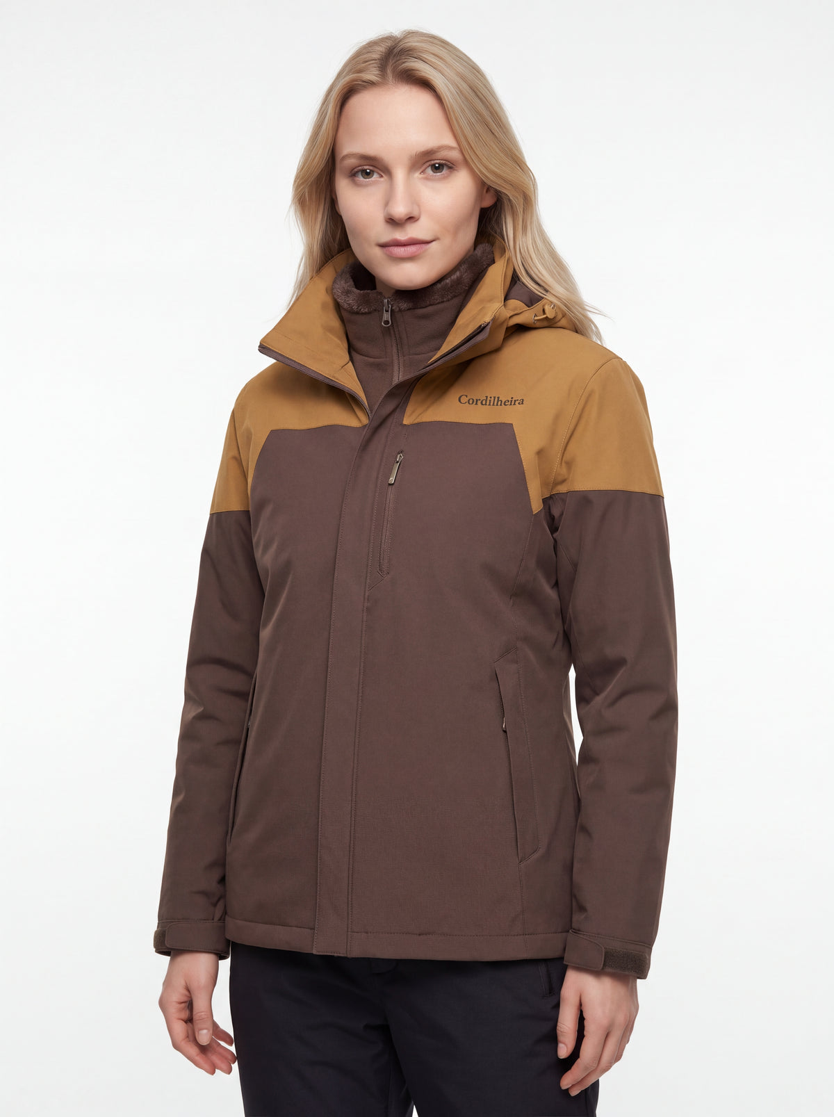 Modelo usando Jaqueta 3 em 1 Cordilheira Alpine Feminina, Roupa da Marca Cordilheira com Boa qualidade, resistência e proteção impermeável Confiável para frio e neve.