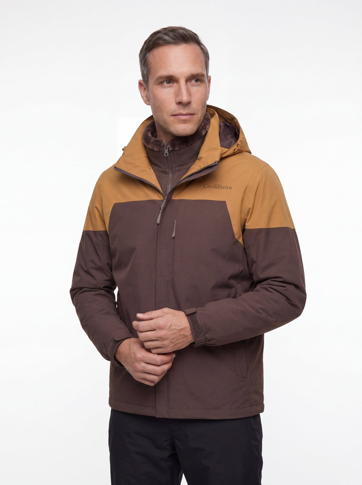 Jaqueta 3 em 1 Cordilheira Alpine Masculina com logo preservado em fundo branco, Roupa da Marca Cordilheira com Boa qualidade, resistência e acabamento Confiável.