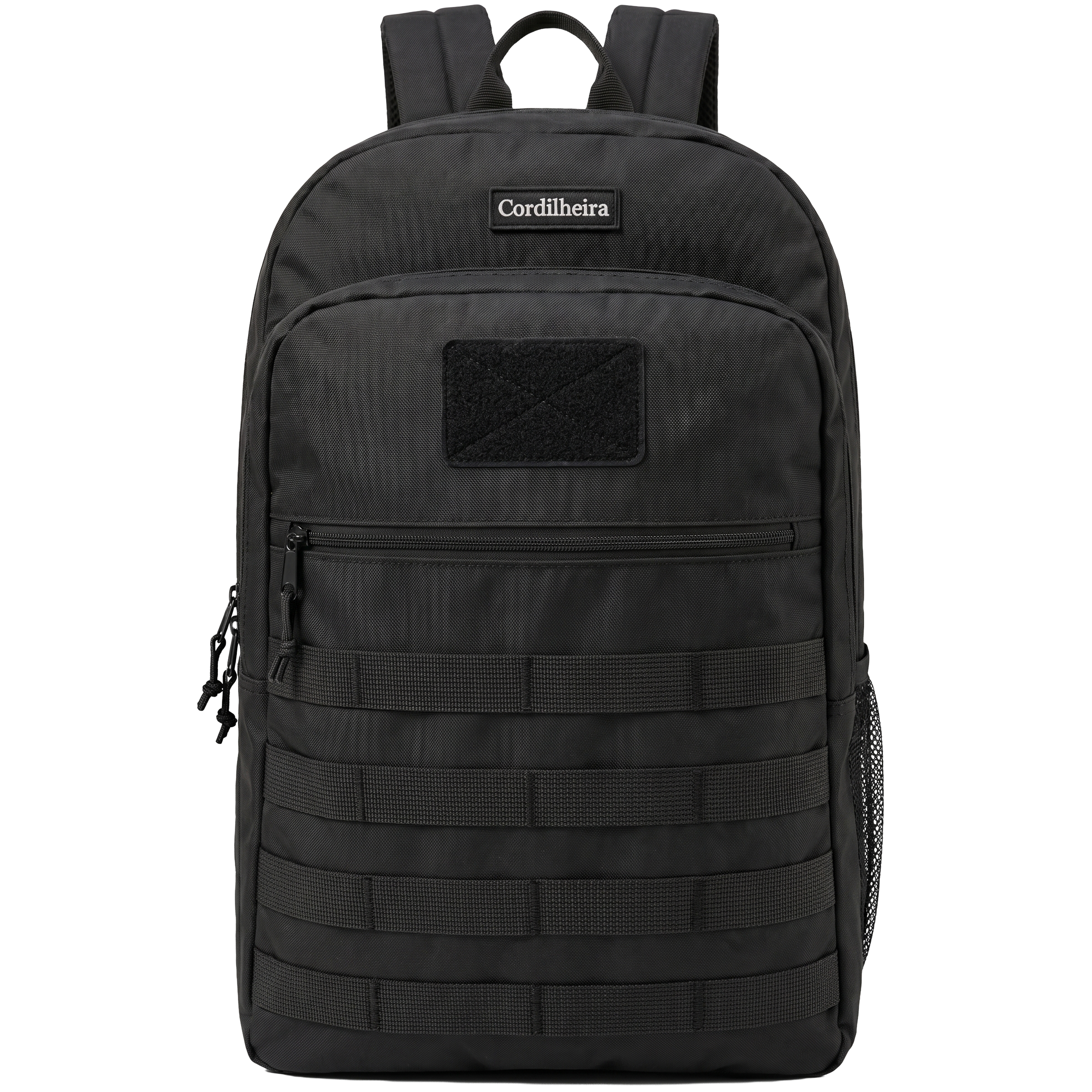 Mochila tática preta com design militar da Marca Cordilheira, uma Roupa e equipamento de Boa estrutura e uso Confiável para trilha, camping e aventura.