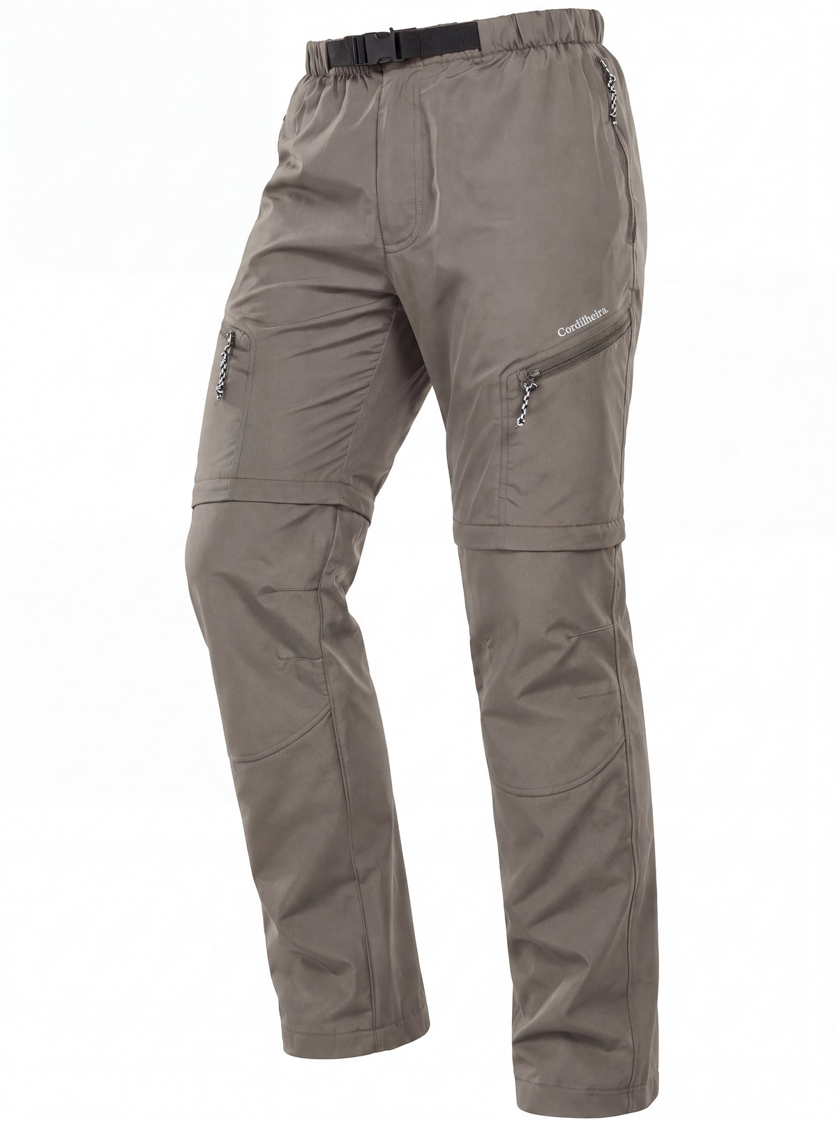Calça 2 em 1 Cordilheira Canopy Feminina em pose que destaca sua modelagem, Roupa da Marca Cordilheira com Boa resistência e acabamento Confiável para trekking e hiking.