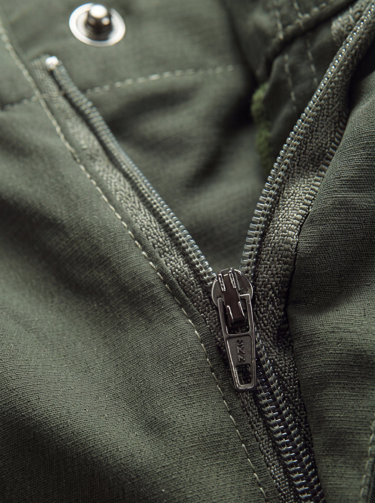 Detalhe da Calça 2 em 1 Cordilheira Canopy Masculina, Roupa da Marca Cordilheira com Boa qualidade, resistência e proteção Confiável para trilhas, trekking e atividades ao ar livre.