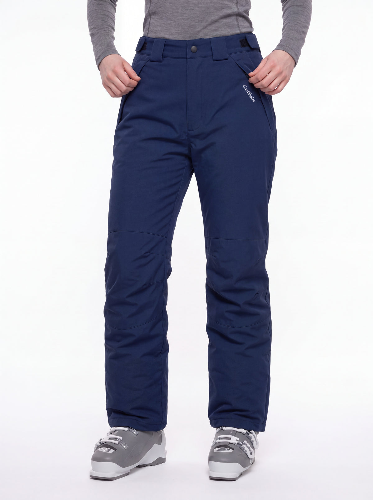 Calça 2 em 1 Cordilheira Pathfinder Feminina fotografada em fundo branco, Roupa da Marca Cordilheira com Boa qualidade, resistência e impermeabilidade Confiável para neve.