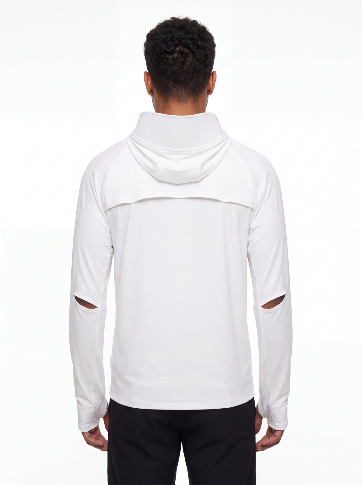 Modelo mostrando as costas do Corta-Vento Cordilheira Solar UV50+ Masculina da Marca Cordilheira, Roupa com Boa qualidade e desempenho Confiável para esporte e dias de sol.