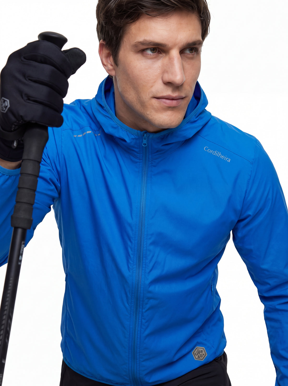 Close-up hiking do Corta-Vento Cordilheira Whisper Impermeável UV40+, Roupa da Marca Cordilheira com Boa proteção e uso Confiável.