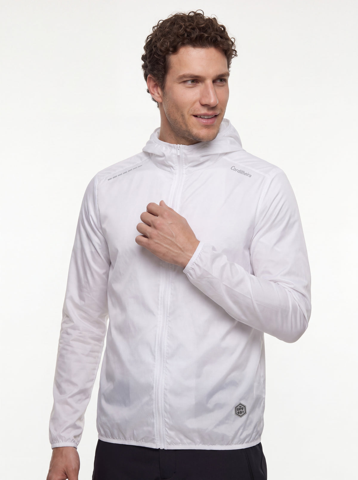Imagem com especificações visuais do Corta-Vento Cordilheira Whisper Impermeável UV40+, Roupa da Marca Cordilheira com Boa fidelidade Confiável.