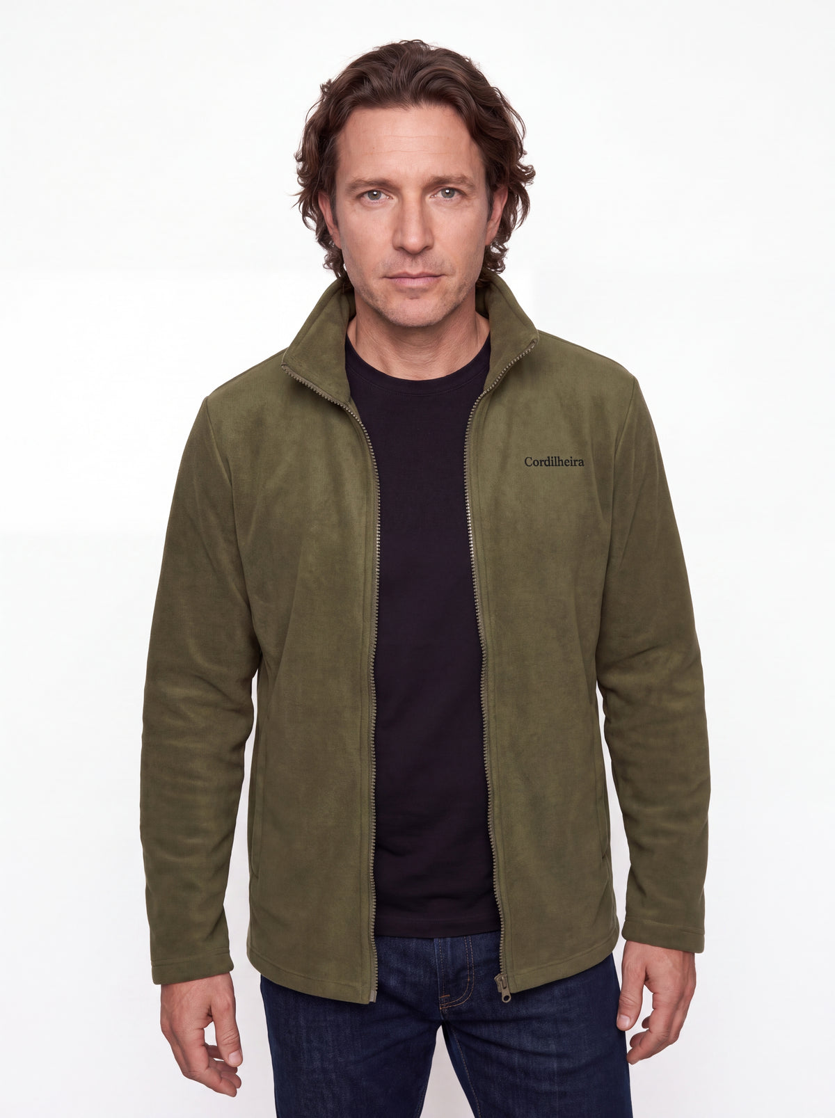 Modelo usando fleece interno da Jaqueta 3 em 1 Cordilheira Outlander, Roupa da Marca Cordilheira com Boa qualidade e conforto Confiável.