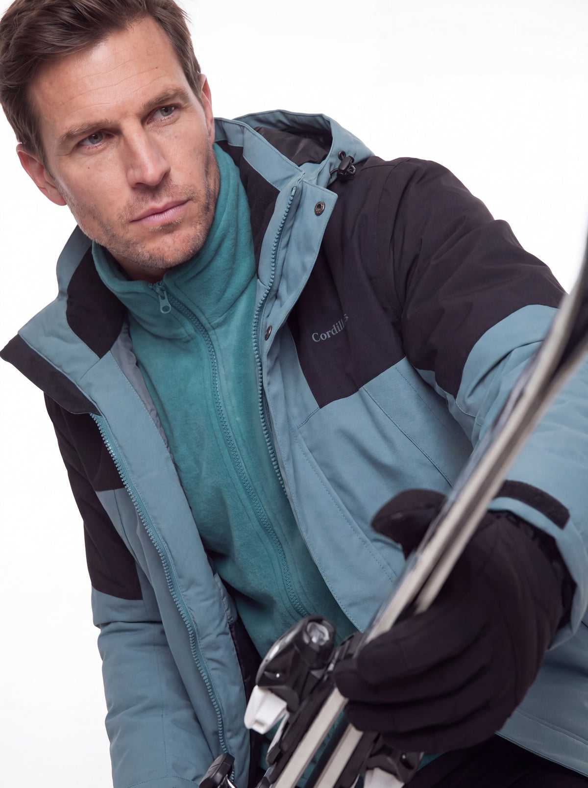 Close-up da Jaqueta 3 em 1 Cordilheira Outlander para ski, Roupa da Marca Cordilheira com Boa qualidade e acabamento Confiável.