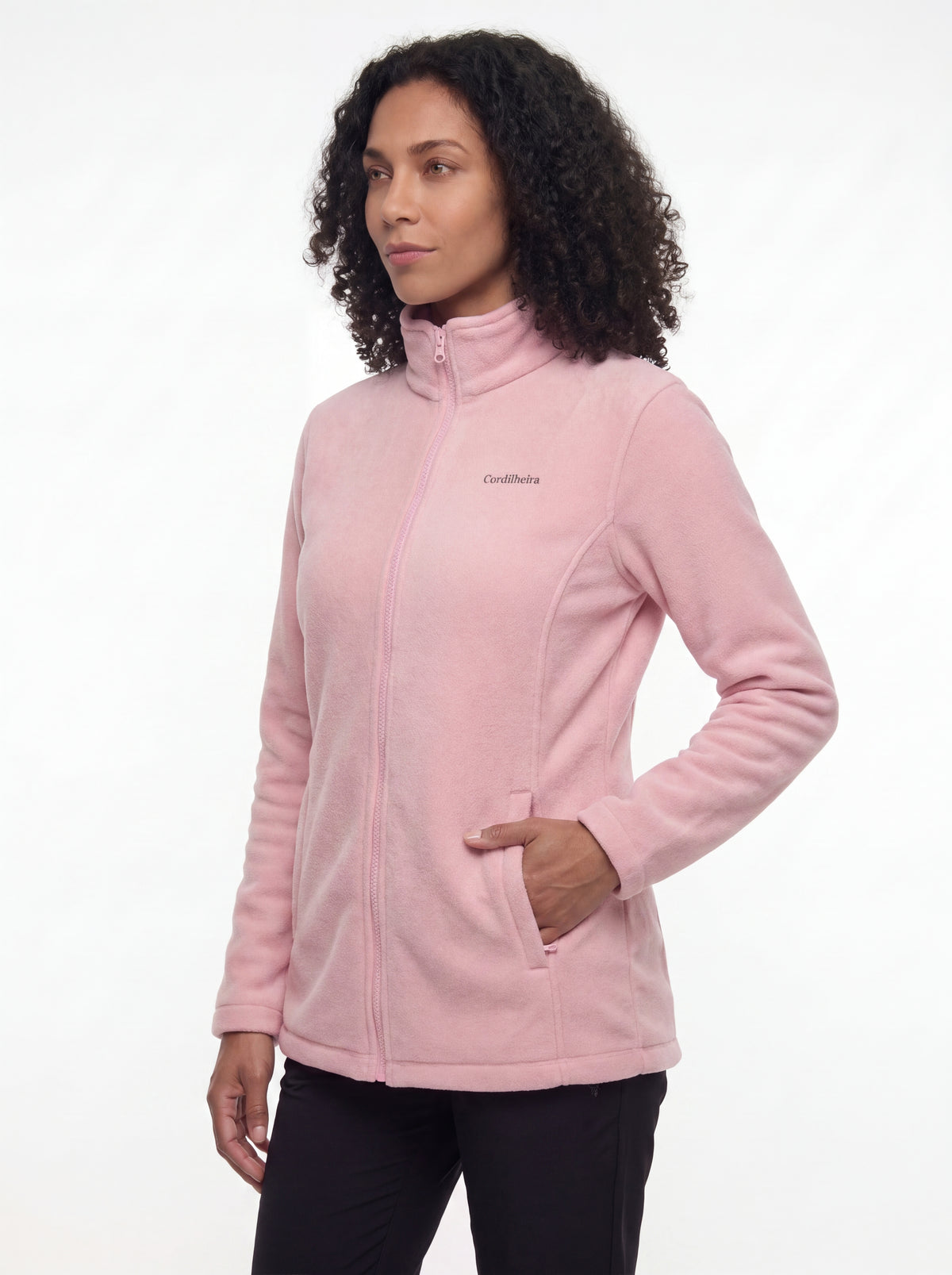 Pose sem distorcer a logo da Jaqueta 3 em 1 Cordilheira Outlander, Roupa da Marca Cordilheira com Boa apresentação e acabamento Confiável.