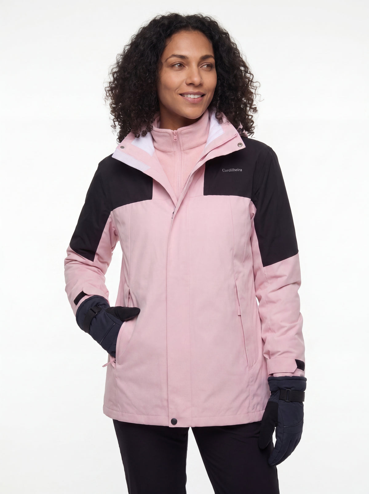 Pose atualizada preservando a logo da Jaqueta 3 em 1 Cordilheira Outlander, Roupa da Marca Cordilheira com Boa construção e visual Confiável.