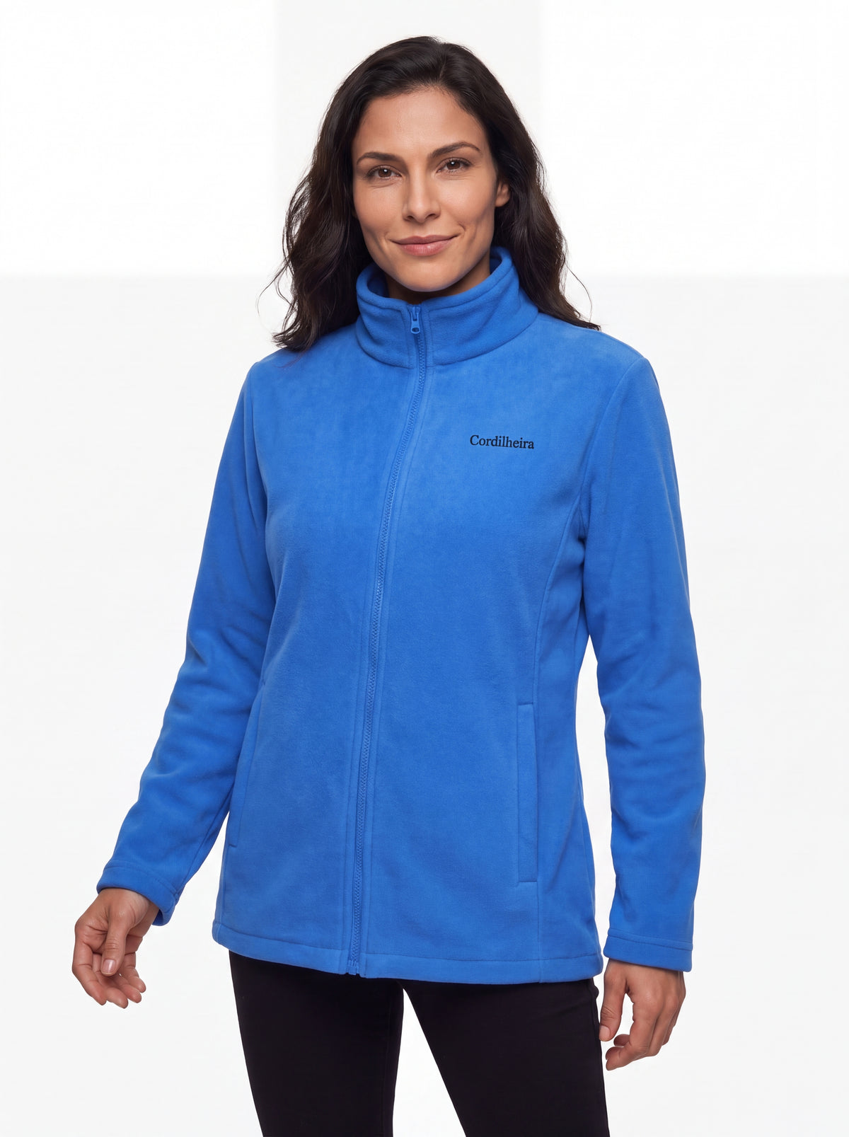 Modelo utilizando segunda camada da Jaqueta 3 em 1 Cordilheira Outlander, Roupa da Marca Cordilheira com Boa versatilidade e conforto Confiável para frio.
