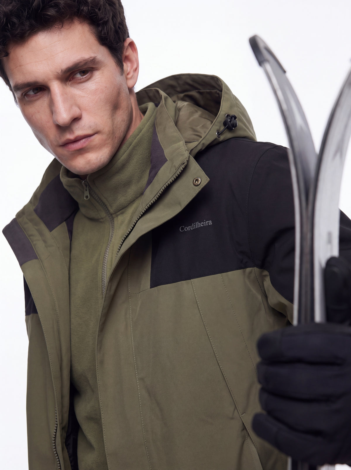 Modelo com Jaqueta 3 em 1 Cordilheira Outlander para ski, Roupa da Marca Cordilheira com Boa resistência e proteção Confiável para neve.