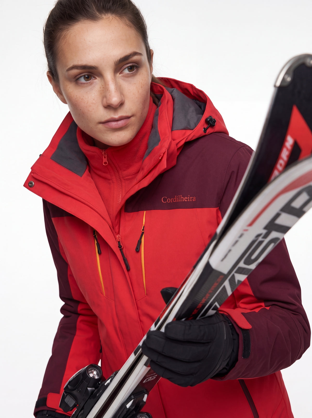 Close-up da Jaqueta 3 em 1 Cordilheira Thermal Shield para ski, Roupa da Marca Cordilheira com Boa resistência e proteção Confiável para neve.