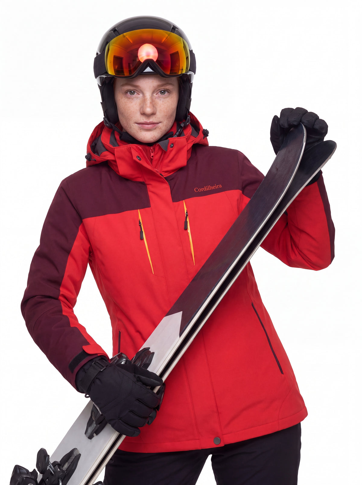 Mulher posando com equipamento de ski e Jaqueta 3 em 1 Cordilheira Thermal Shield, Roupa da Marca Cordilheira com Boa qualidade Confiável.