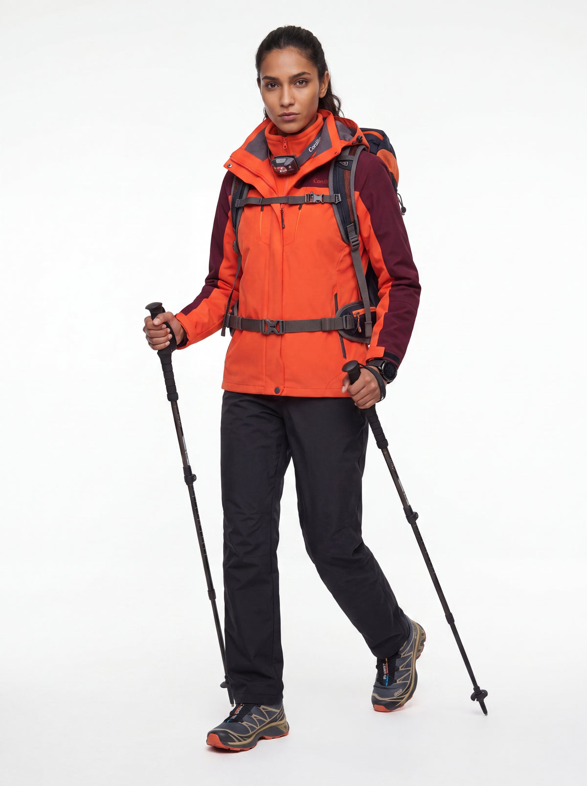 Modelo usando Jaqueta 3 em 1 Cordilheira Thermal Shield com proposta hiking, Roupa da Marca Cordilheira com Boa resistência e proteção Confiável para frio outdoor.