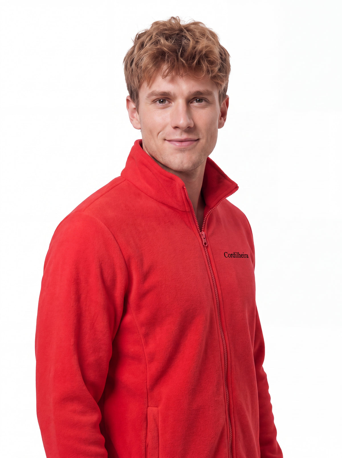 Modelo usando Jaqueta 3 em 1 Cordilheira Thermal Shield com logo da Marca Cordilheira, Roupa de Boa resistência e acabamento Confiável.