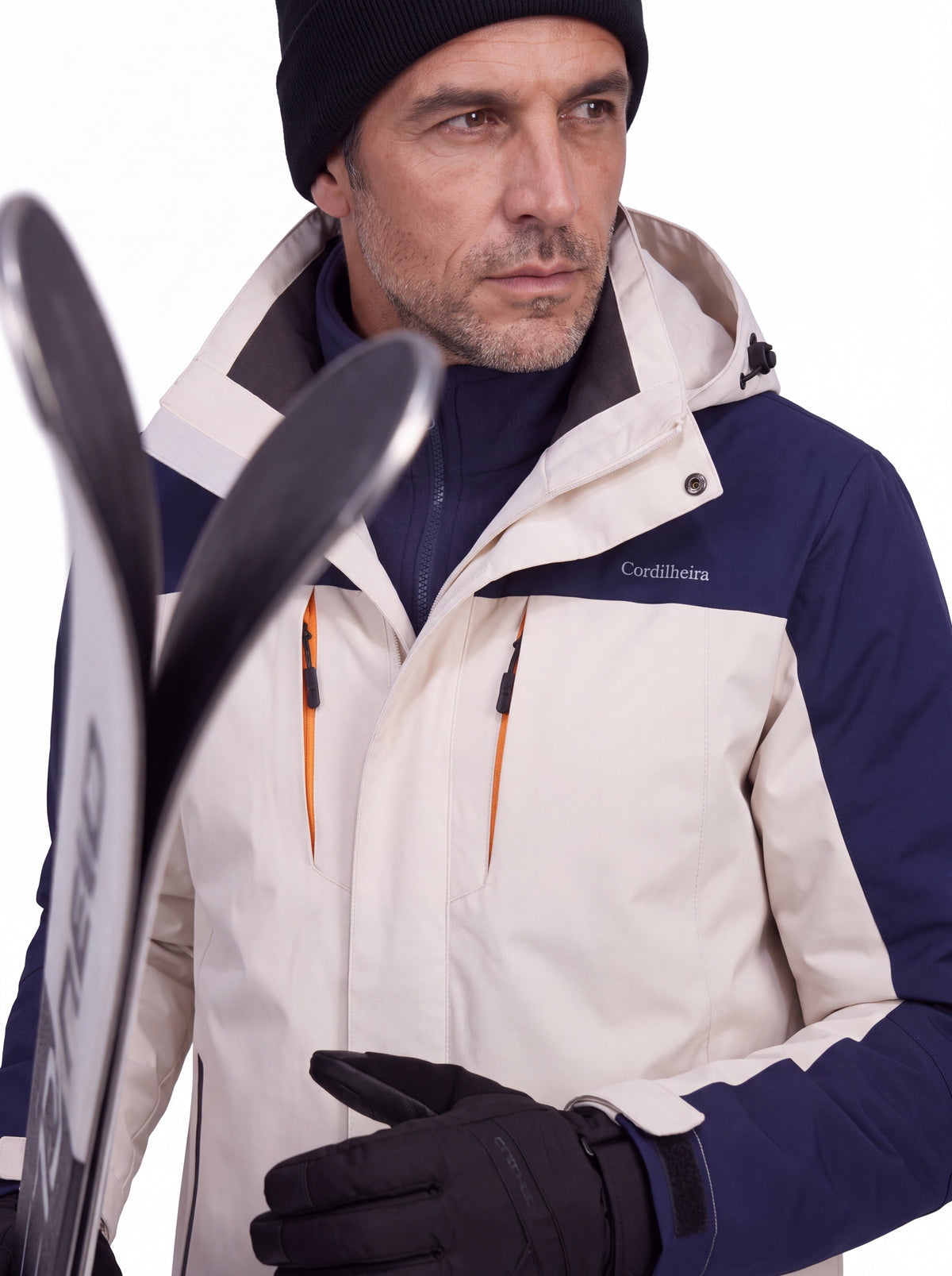 Retrato masculino usando Jaqueta 3 em 1 Cordilheira Thermal Shield de ski, Roupa da Marca Cordilheira com Boa proteção Confiável para frio.