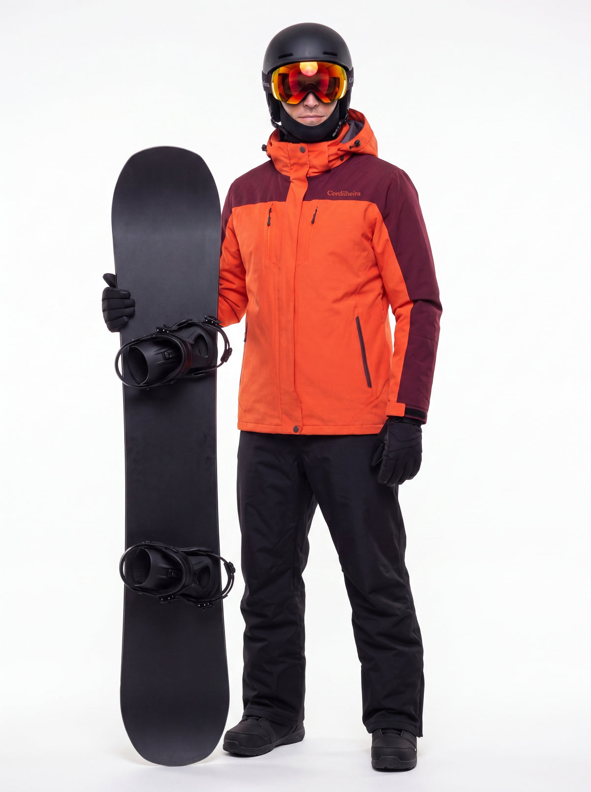 Modelo segurando snowboard preto com Jaqueta 3 em 1 Cordilheira Thermal Shield, Roupa da Marca Cordilheira com Boa proteção Confiável para neve.