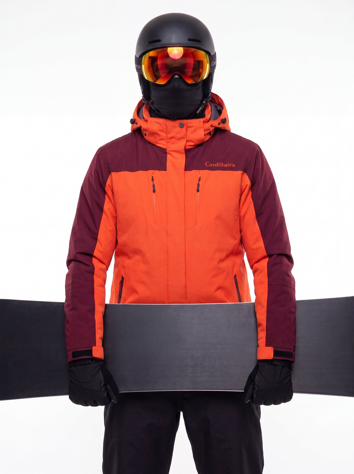 Modelo segurando snowboard com Jaqueta 3 em 1 Cordilheira Thermal Shield, Roupa da Marca Cordilheira com Boa proteção Confiável para neve e frio.