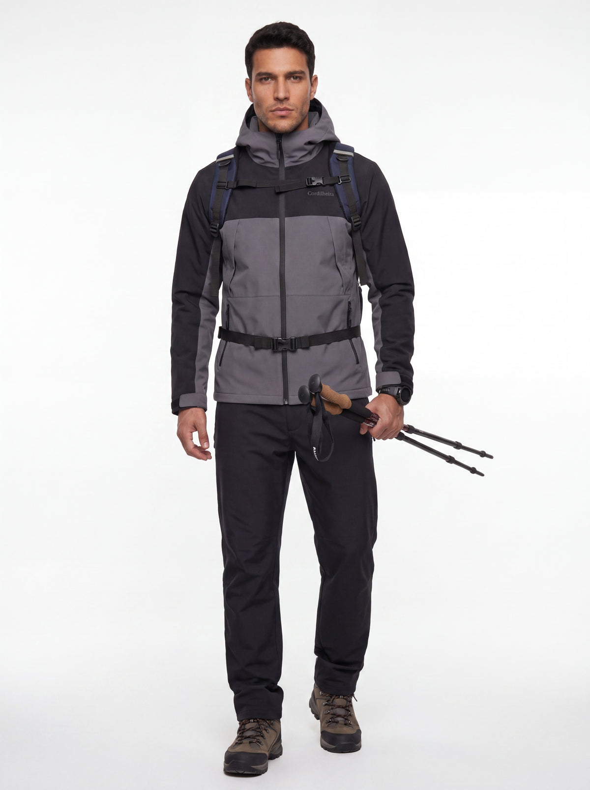 Modelo usando Jaqueta Cordilheira Boreal Impermeável em hiking, Roupa da Marca Cordilheira com Boa proteção e desempenho Confiável.