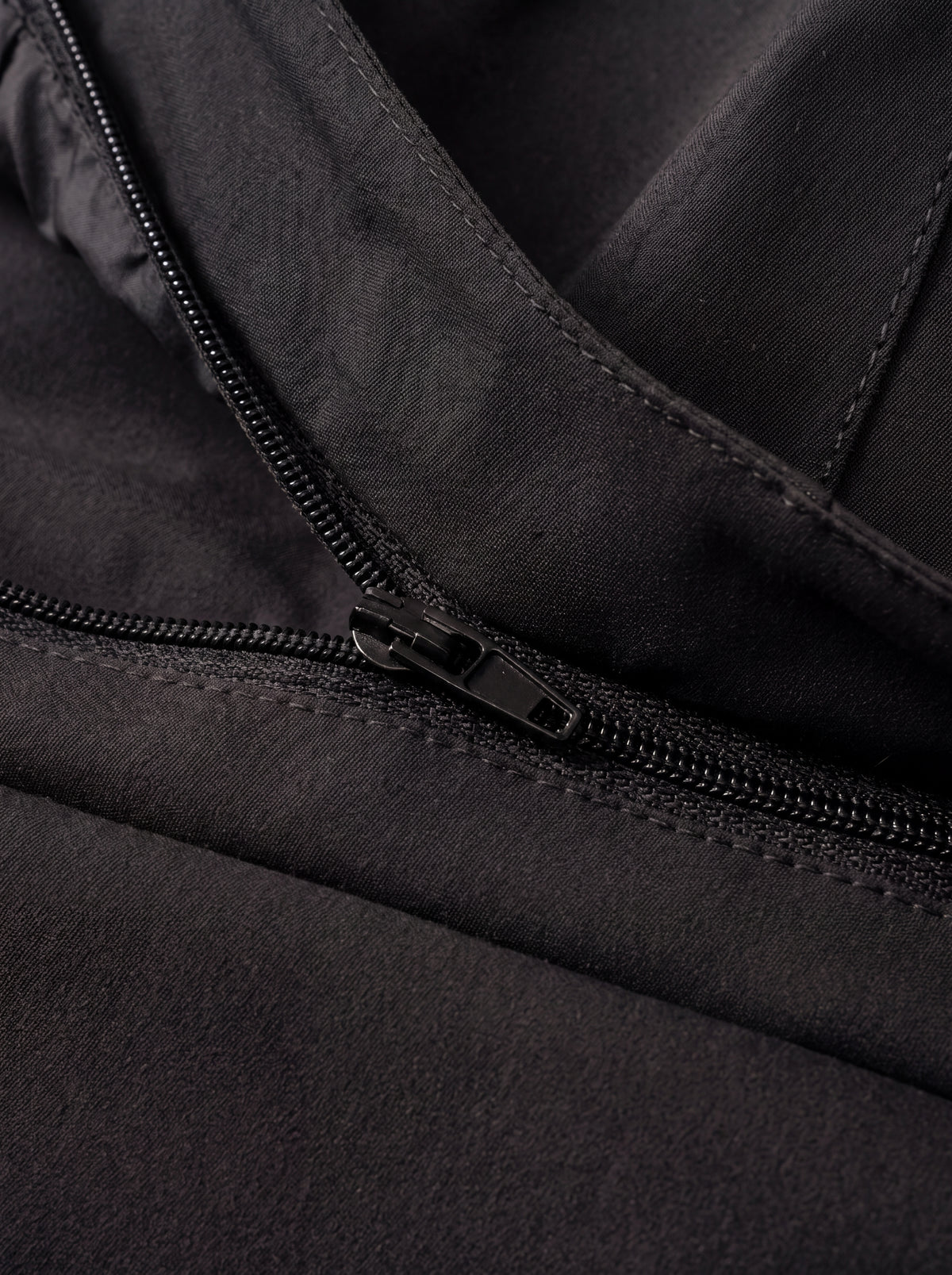 Detalhe da Jaqueta Puffer 3 em 1 Cordilheira Hybrid Feminina, Roupa da Marca Cordilheira com Boa qualidade, resistência e acabamento Confiável para frio, neve e esportes de inverno.