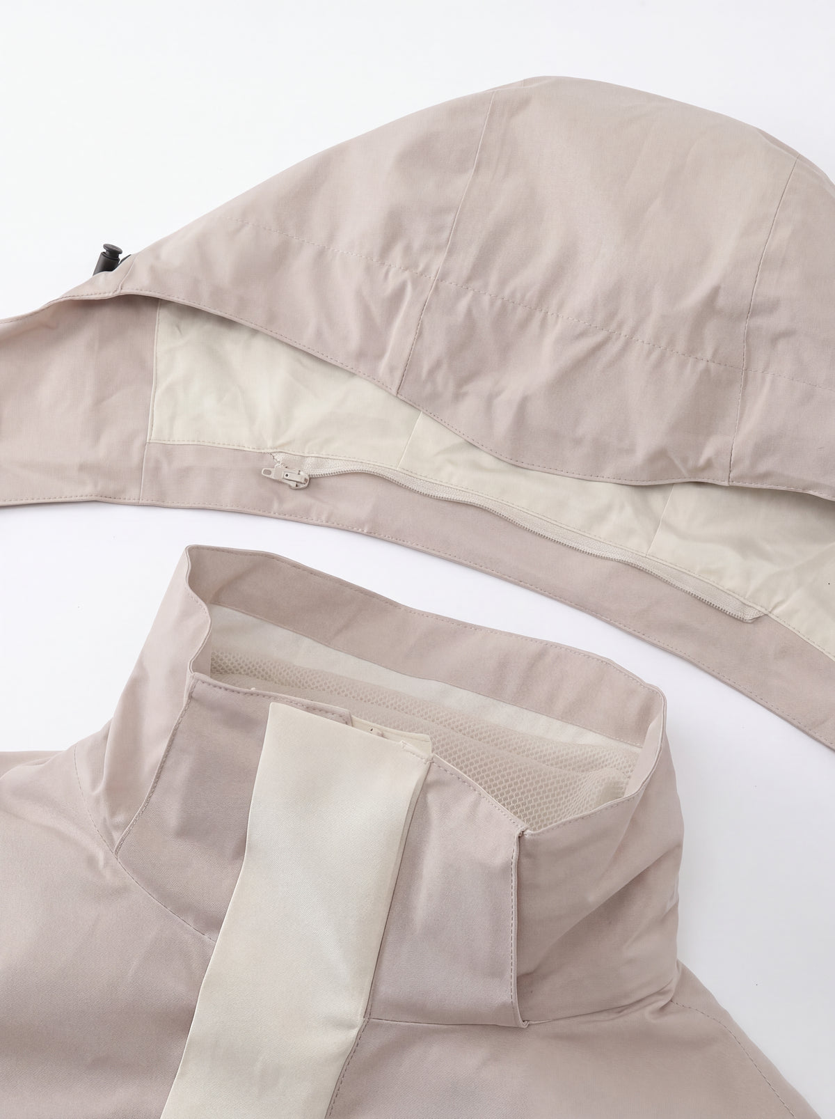 Close-up da Jaqueta 3 em 1 Cordilheira Skiway Feminina, Roupa da Marca Cordilheira com Boa qualidade, resistência e acabamento Confiável para frio e neve.