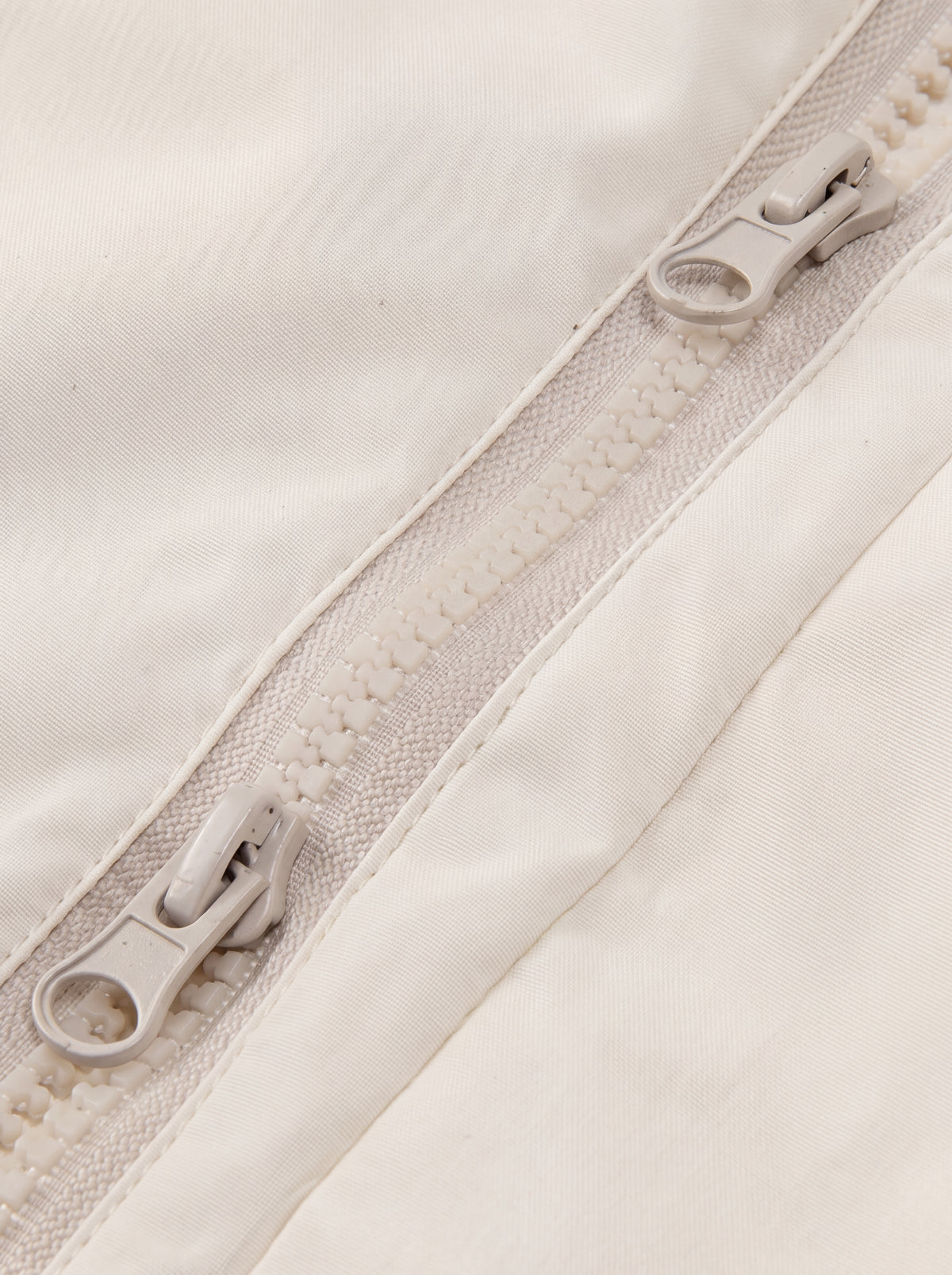 Detalhe da Jaqueta 3 em 1 Cordilheira Skiway Feminina, Roupa da Marca Cordilheira com Boa qualidade, resistência e acabamento Confiável para frio, neve e atividades outdoor.