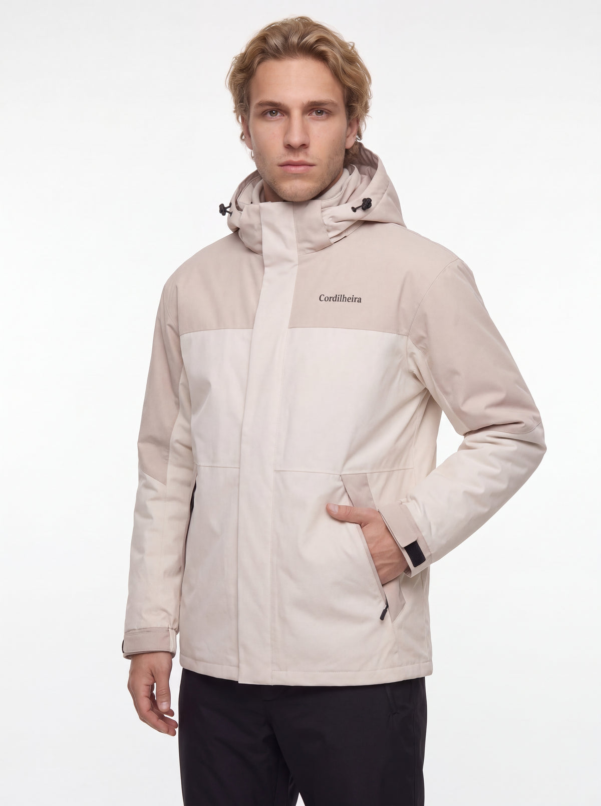 Modelo usando Jaqueta 3 em 1 Cordilheira Skiway Masculina em catálogo de inverno, Roupa da Marca Cordilheira com Boa resistência e proteção impermeável Confiável para ski e neve.