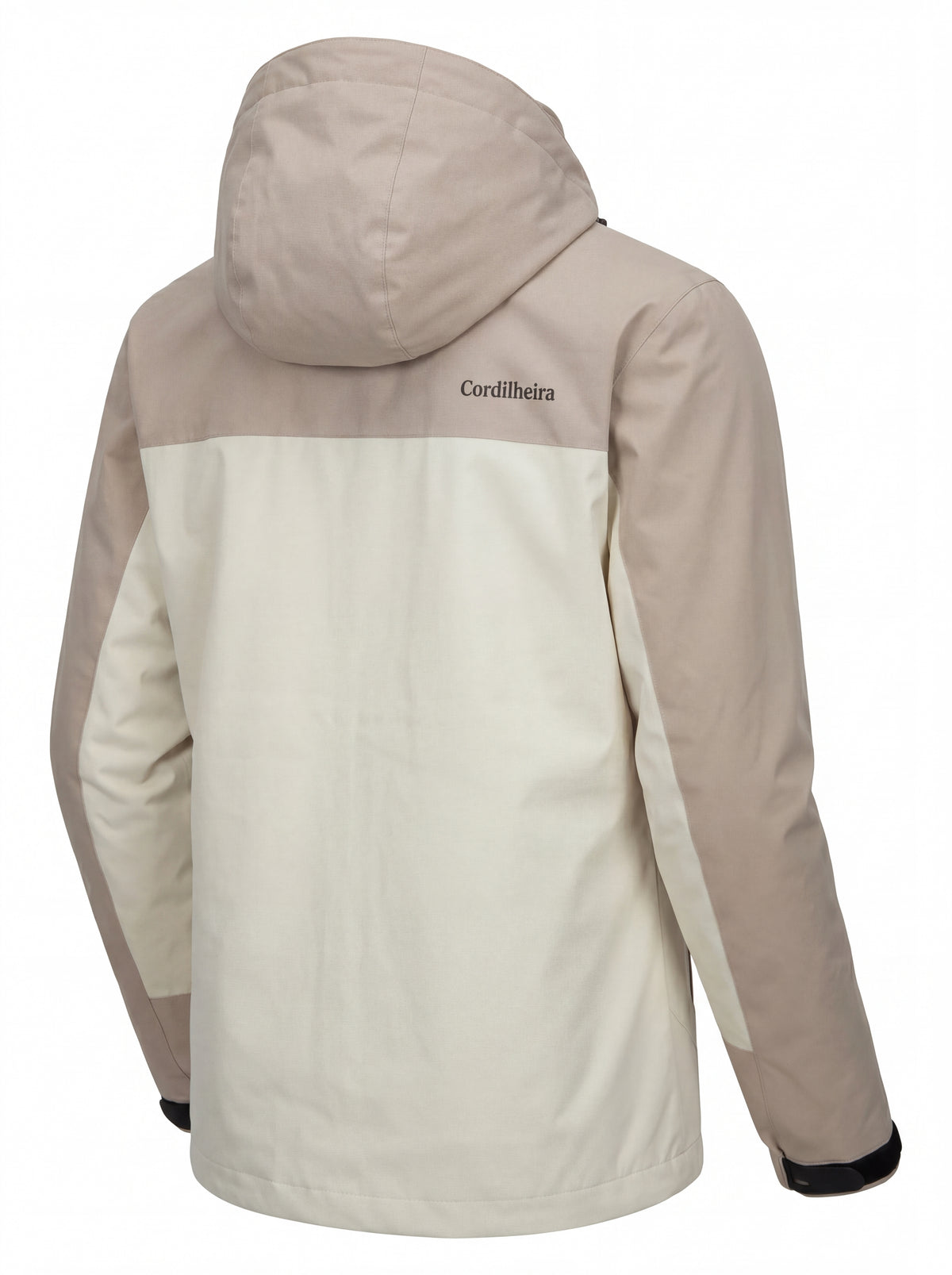 Detalhe da posição do logo na Jaqueta Cordilheira Strategy Masculina Impermeável, Roupa da Marca Cordilheira com Boa qualidade e acabamento Confiável para uso outdoor.