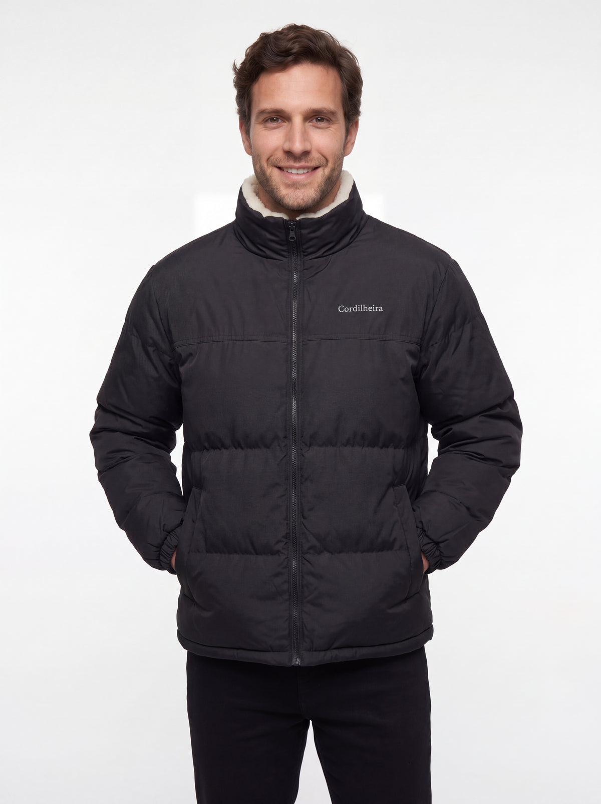 Jaqueta Puffer FrostLayer Dupla Face Masculina fotografada em fundo branco, Roupa da Marca Cordilheira com Boa apresentação e acabamento Confiável.