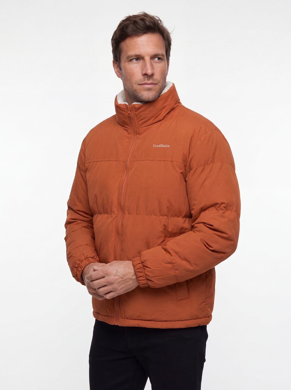 Jaqueta Puffer FrostLayer Dupla Face Masculina com logo intacta da Marca Cordilheira, Roupa de Boa resistência, qualidade e visual Confiável para frio.