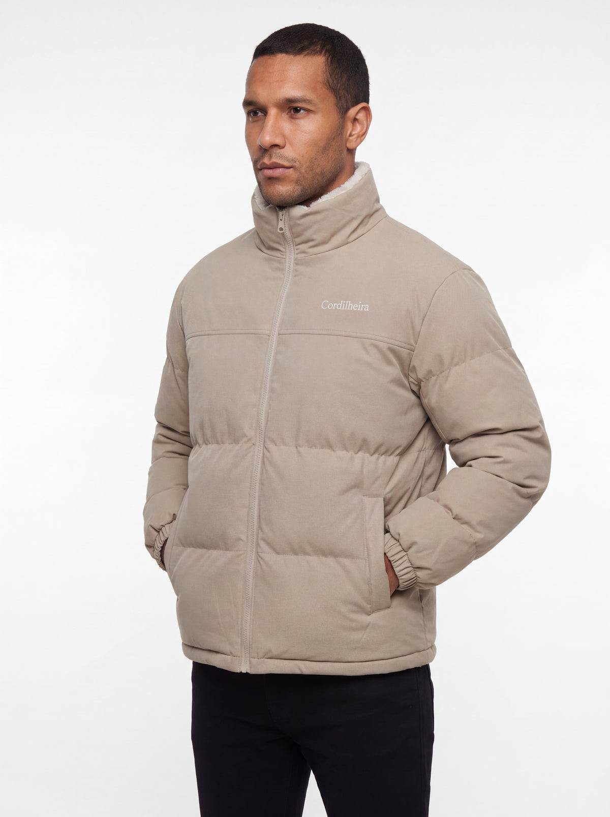 Jaqueta Puffer FrostLayer Dupla Face Masculina com logo preservada, Roupa da Marca Cordilheira com Boa qualidade e acabamento Confiável.