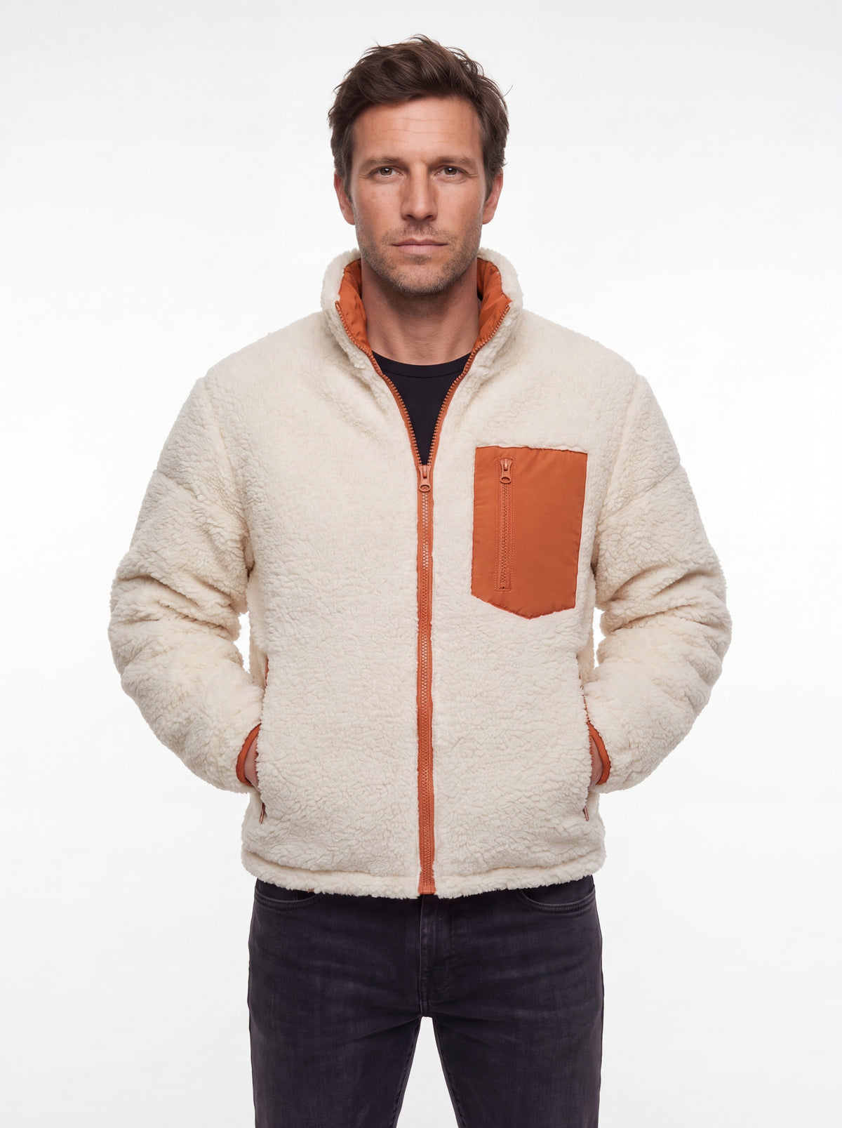 Modelo usando Jaqueta Puffer FrostLayer Dupla Face Masculina, Roupa da Marca Cordilheira com Boa proteção e desempenho Confiável para frio intenso.