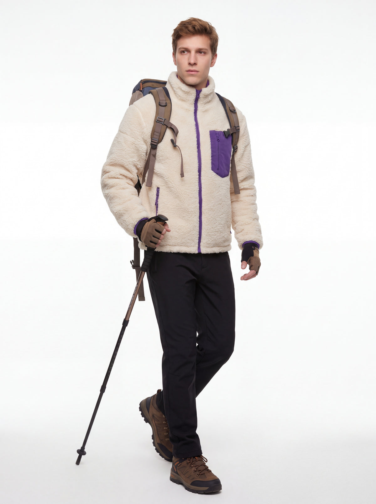 Modelo posando com Jaqueta Puffer FrostLayer Dupla Face Masculina em proposta trekking, Roupa da Marca Cordilheira com Boa proteção Confiável para frio.