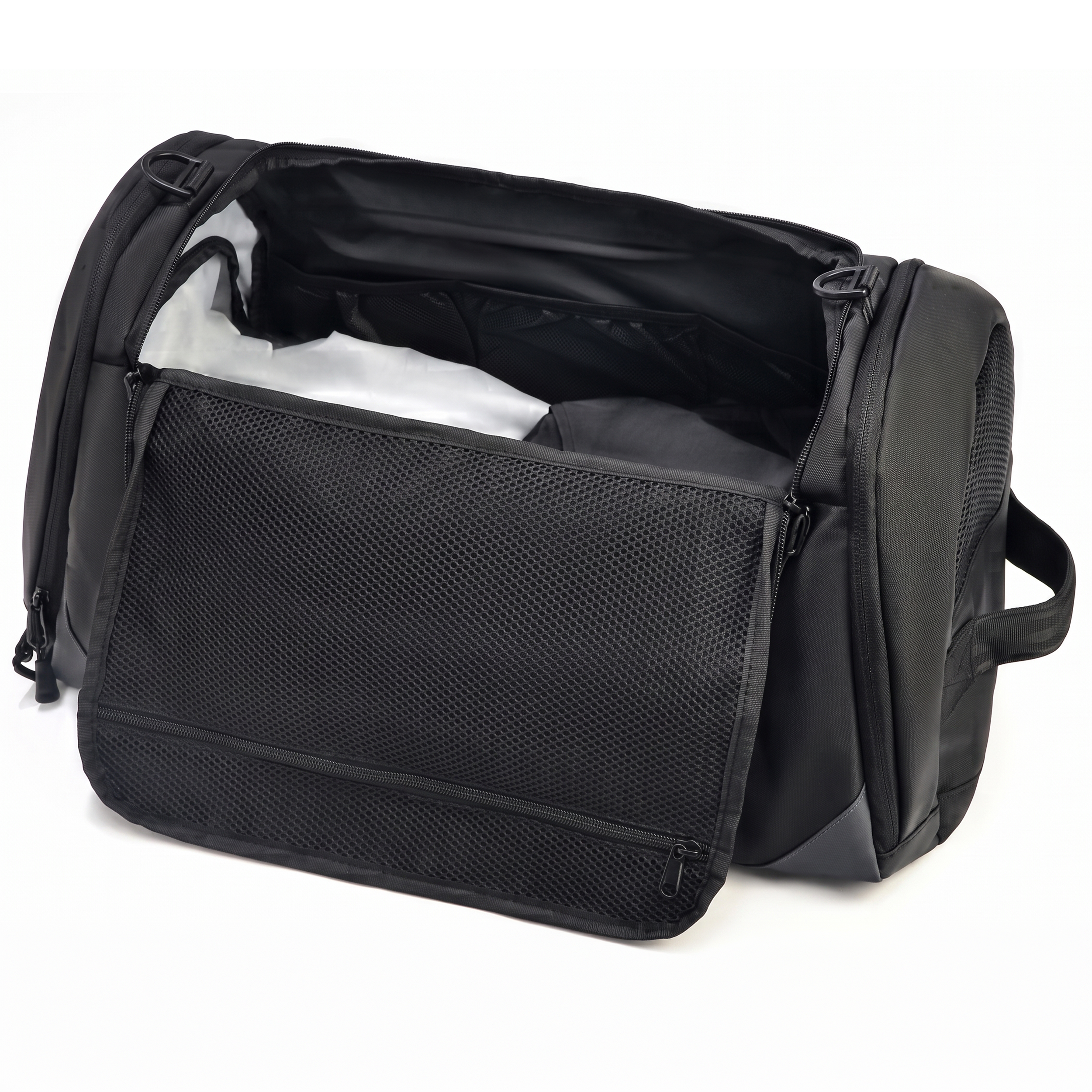 Mala duffel preta da Marca Cordilheira com alças de mão, feita para carregar Roupa e pertences com Boa praticidade e transporte Confiável.