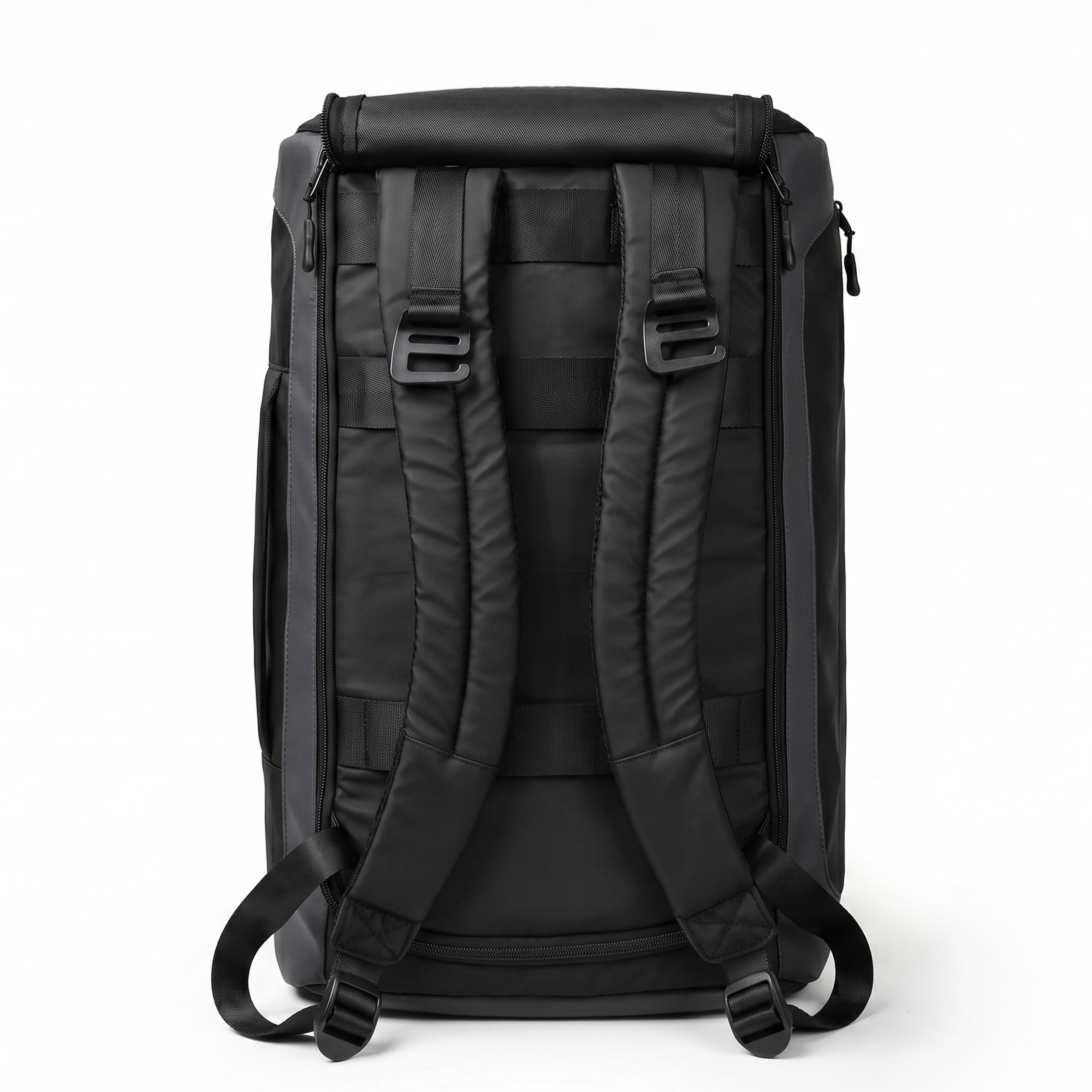 Mala duffel preta da Marca Cordilheira com foco em organização interna para Roupa e equipamentos, trazendo Boa capacidade e estrutura Confiável.