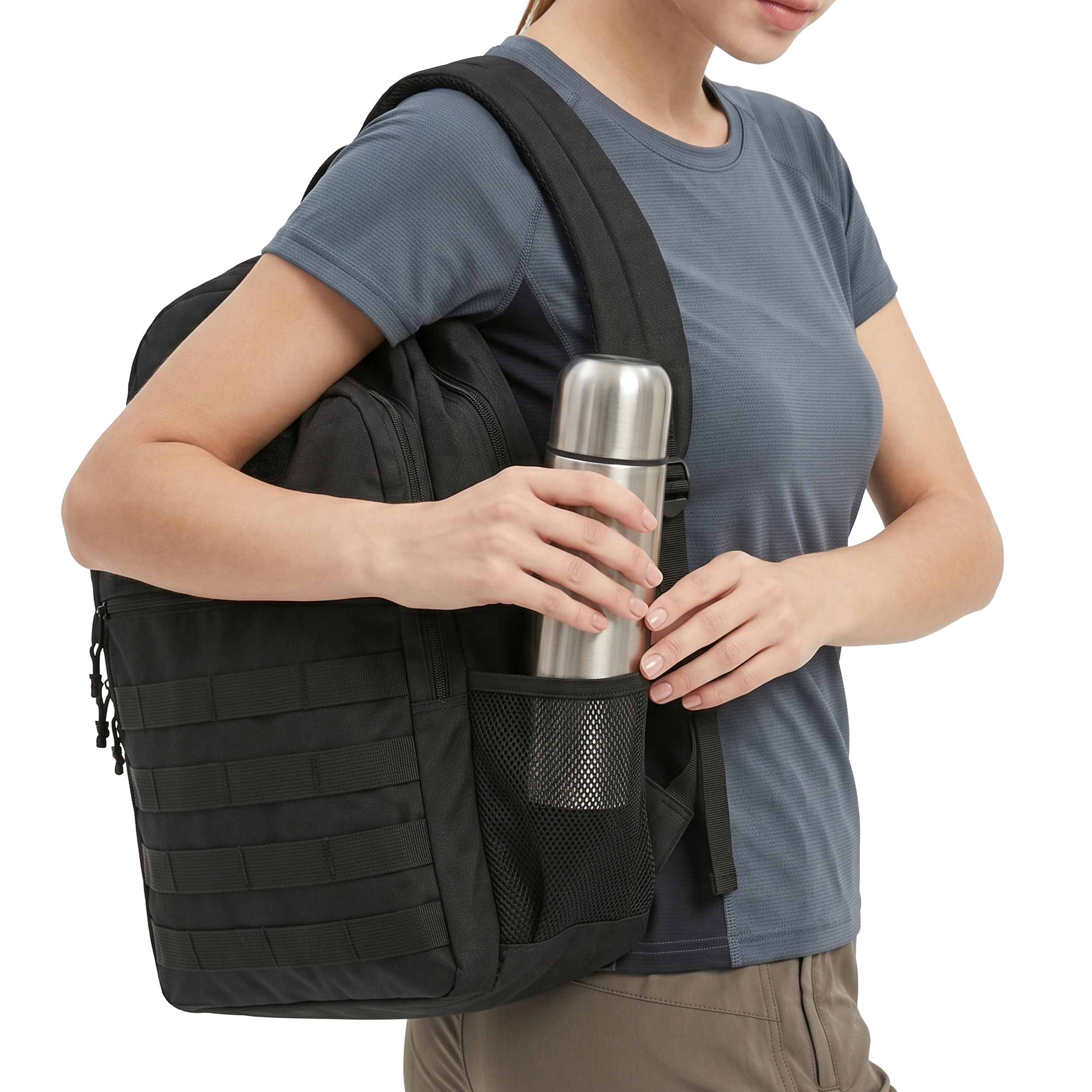 Mochila tática preta da Marca Cordilheira em vista frontal, uma Roupa e acessório outdoor de Boa resistência e estrutura Confiável para camping e trilhas.