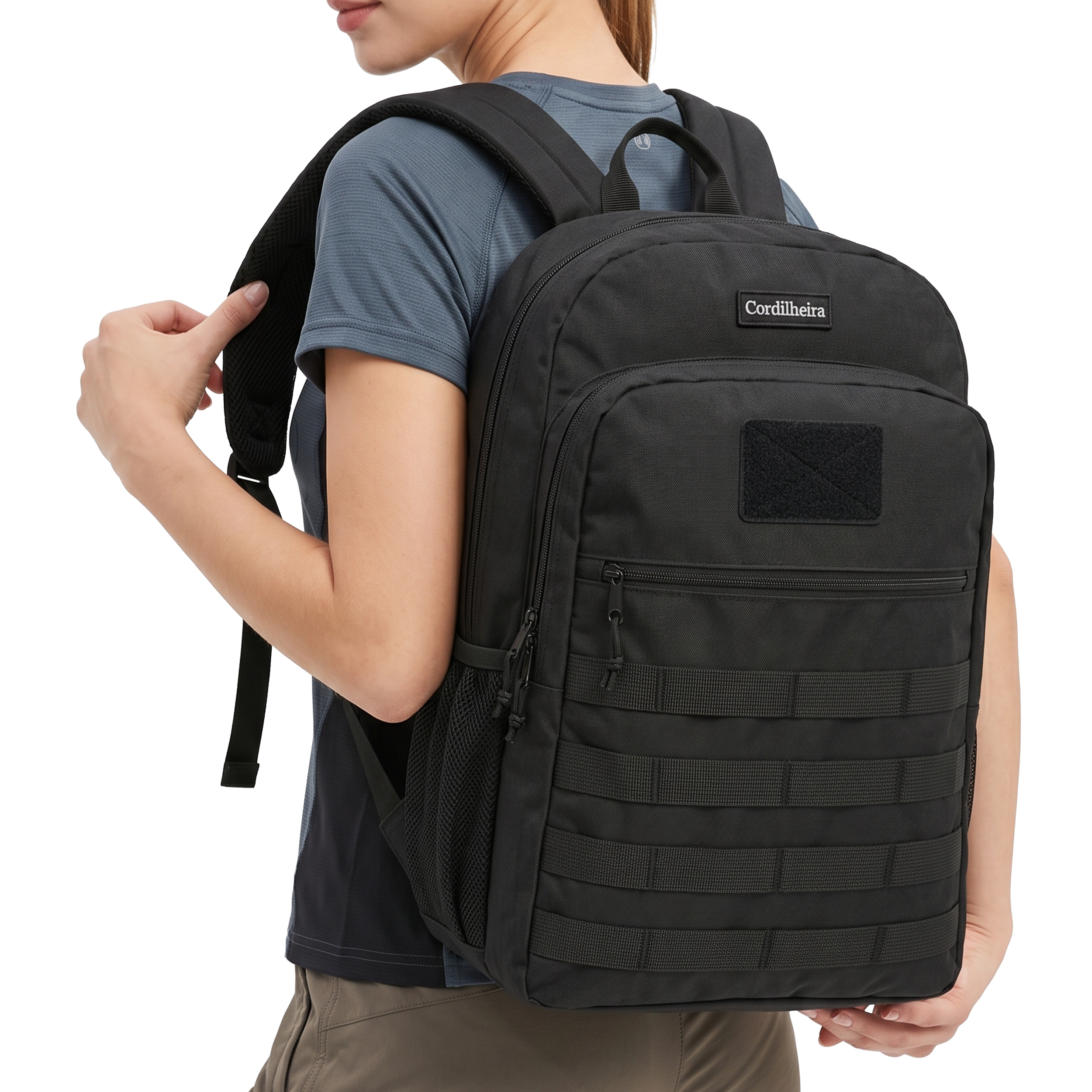 Mochila tática preta da Marca Cordilheira com bolsos funcionais, uma Roupa e acessório de Boa resistência e desempenho Confiável para camping, montanha e outdoor.